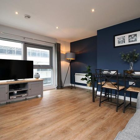 Violet'S Corner Luxury Apartment By Staystaycations Swindon Eksteriør bilde