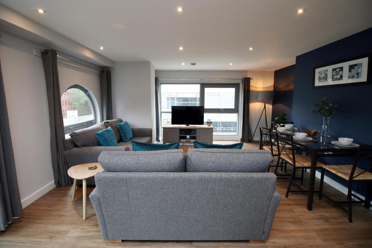 Violet'S Corner Luxury Apartment By Staystaycations Swindon Eksteriør bilde